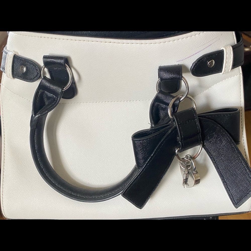 Purse - Picture 2 of 4